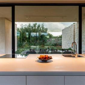 4 bedroom villa with infinity pool and sea views near Noto, Sicily, sleeps 8